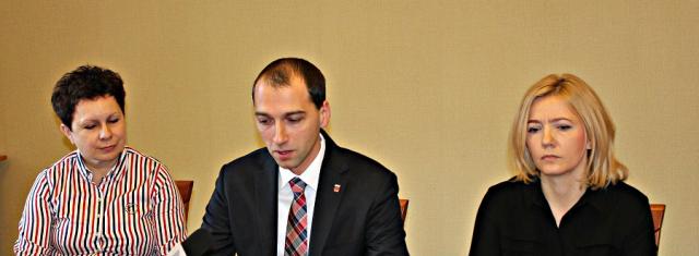 Od lewej: Mirosława Szóstak Pestka, Piotr Kościelny, Beata Maj.