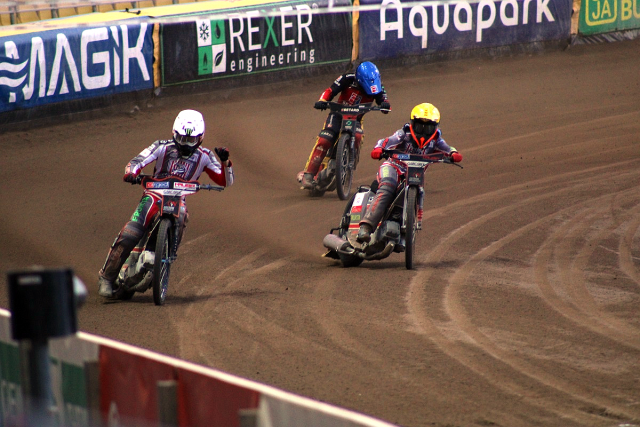 na fot. Meta 11 wyścigu. Chris Holder i Oliver Berntzon wygrali 5:1 z Czugunowem i Janowskim