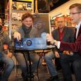 Od lewej: Tomasz Wolff, autor "polskiej" okładki płyty, Adam Klocek, dyrektor Filharmonii Kaliskiej, Włodek Pawlik, kompozytor, pianista oraz wiceprezydent Dariusz Grodziński. Listopad 2012 roku.