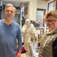 na fot. od lewej: Rafał Rychter / dziekan ASP oraz Sylwia Nowicka / Dyrektor Muzeum w Lewkowie / fot. Muzeum w Lewkowie