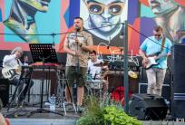 na fot.: ks. Marcin Walczak i zespół VINTAGE, koncert / fot. Roman Kazimierz Urbaniak