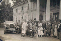na fot. Archiwalne zdjęcie aktorów i rodziny Lipskich z 1933 roku / fot. Muzeum w Lewkowie