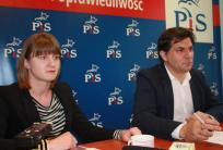 od lewej Agnieszka Michalak - kandydatka PiS na wójta gminy Ceków i radną do Rady Powiatu Kaliskiego, Piotr Kaleta - kandydat PiS na wójta gminy Godziesze i radnego do Rady Powiatu Kaliskiego