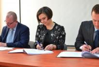 od lewej Andrzej Strykowski, Karolina Pilarczyk-Dworaczyńska, Marcin Buchla