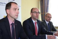 wiceprezydent Piotr Kościelny, prezes Filip Żelazny i wiceprezydent Artur Kijewski (PiS)