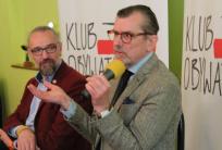 na fot. od lewej: Mateusz Kijowski / lider KOD i Cyprian Kościelniak / artysta-grafik