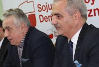 na fot. od lewej: Leszek Aleksandrzak / szef powiatowych struktur SLD, Tomasz Grochowski / kaliski radny SLD
