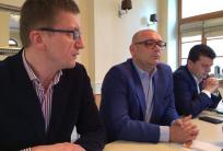 na fot. od lewej: Dariusz Grodziński, Radosław Kołaciński, Eskan Darwich / kaliscy radni miejscy z klubu Platforny Obywatelskiej
