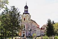 na fot.: kolegiata w Choczu