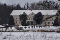 na fot.: pałac w Taczanowie