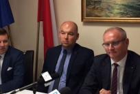 na fot. od lewej: T. Ławniczak / poseł; J. Dziedziczak / poseł; Ł. Mikołajczyk / senator / PiS