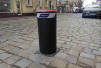 na fot.: takie słupki stanęły we wjeździe na rynek w Ostrowie od strony ulicy Raszkowskiej. Fot. UM Ostrów