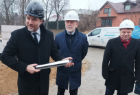 na fot.: od lewej Krystian Kinastowski / prezydent Kalisza. Jan Mosiński / poseł PiS, Tomasz Ławniczak / poseł PiS