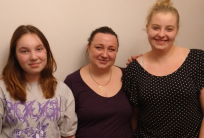 na fot. od lewej: Valeriia, Ludmyla, Natalia / wolontariuszka