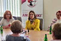 na fot.: marszałek Senatu RP w trakcie spotkania z kaliskimi amazonkami w Wielkopolskim Centrum Onkologii/filia w Kaliszu