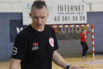 na fot.: Krzysztof Przybylski po dwóch latach pracy żegna się z KPR Ostrovia.