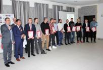 na fot. Zarząd TP Ostrovia 1909 podziękował szerokiej kadrze trenerskiej klubu