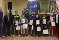 na fot. Podium kategorii juniorów / fot. Materiały LKS Tajfun Ostrów