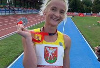 na fot.: Natalia Benedykcińska ze srebrnym medalem MP U23 / fot. facebook KS Stal LA