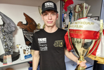 na fot. Jakub Krawczyk z częścią swoich sportowych trofeów