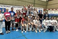 na fot.: podium finału Mistrzostw Polski w koszykówce 3x3 szkół podstawowych / FB UKS Olimpijczyk przy SP 1 Ostrów