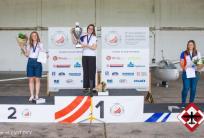 na fot.: Julia Wałowska na drugim stopniu podium 13.Szybowcowych Mistrzostw Świata Kobiet. fot. M.Levitzky/Aeroklub Ostrowski