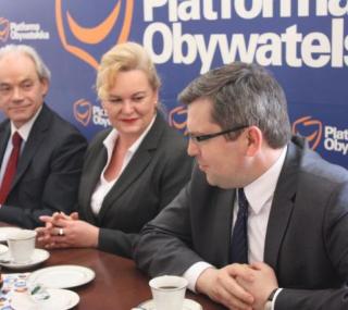 od lewej: A. Szejnfeld, M. Wodzińska - kandydaci Platformy Obywatelskiej do Europarlamentu, J. Urbaniak, prezydent Ostrowa Wlkp.