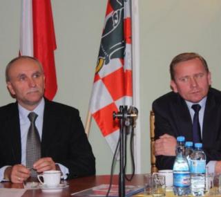 Od lewej: K. Nosal, starosta kaliski (PSL), M. Łuczak, przewodniczący rady powiatu kaliskiego (PSL)