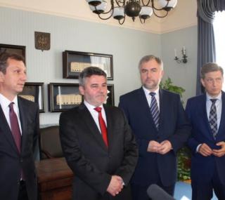 od lewej: minister Andrzej Halicki, prezydent Janusz Pęcherz, marszałek Marek Woźniak, poseł Mariusz Witczak