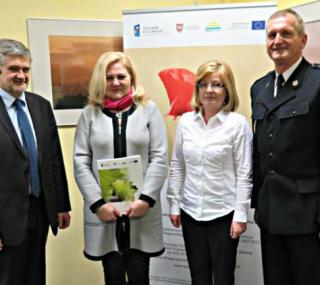 Fot: Marek Zieliński, Zastępca Prezesa WFOŚiGW w Poznaniu, Hanna Grunt, Prezes Zarządu WFOŚiGW w Poznaniu, Anna Przybylska, Główny Księgowy PSP w Kaliszu, Wieńczysław Prokop, Komendant Miejski PSP w Kaliszu