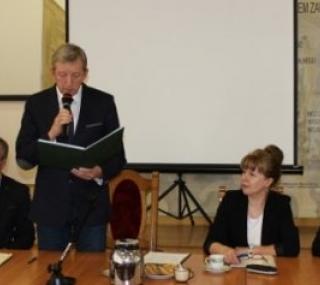www.powiatostrzeszowski.pl