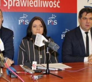 na fot. od lewej: Jan Mosiński, Joanna Lichocka, Piotr Kaleta, Tomasz Ławniczak / posłowie PiS