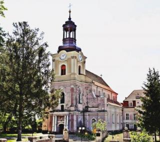 na fot.: kolegiata w Choczu
