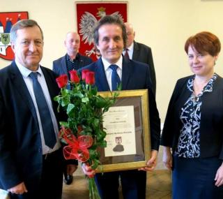 na fot. od lewej: Marek Zdunek / wójt Gołuchowa, Stanisław Małyszko, Krystyna Kubiak / wicewójt Gołuchowa