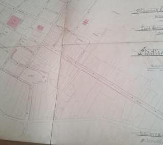na fot. najstarszy plan Pleszewa z końca XVIII wieku wg Gillego / mapki Muzeum Regionalne w Pleszewie