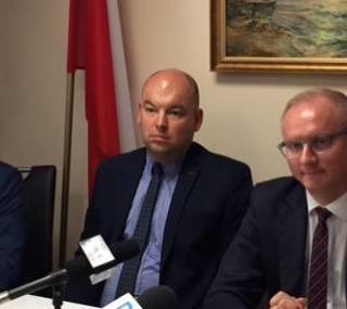 na fot. od lewej: T. Ławniczak / poseł; J. Dziedziczak / poseł; Ł. Mikołajczyk / senator / PiS