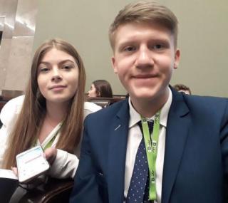 na fot.: Martyna Trzeciak i Bartłomiej Noworolnik / Zespół-Szkolno Przedszkolny w Russowie
