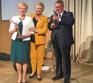na fot. Jadwiga Smok i Andrzej Leraczyk / uhonorowani