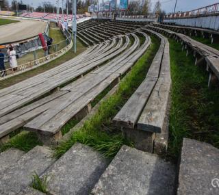 na fot.: Trybuna przeznaczona do remontu; fot. UM Ostrów