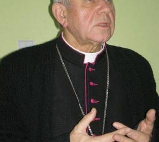 na fot.: biskup Stanisław Napierała