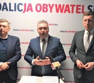 na fot. od lewej Mariusz Witczak / poseł na sejm - Koalicja Obywatelska, Jacek Bogusławski / członek zarządu województwa wielkopolskiego - Koalicja Obywatelska, Dariusz Grodziński / radny miasta Kalisza - Koalicja Obywatelska