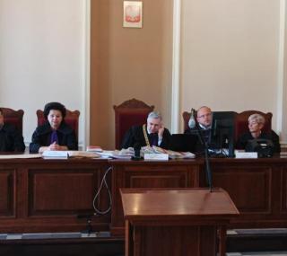 na fot. skład sędziowski orzekający w sprawie