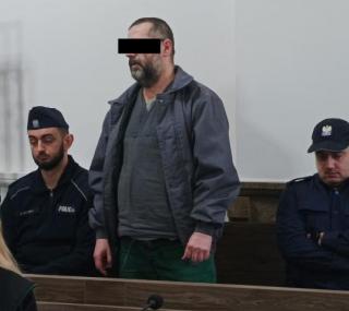 na fot.: oskarżony Robert K. przyznaje się do zarzucanych mu czynów
