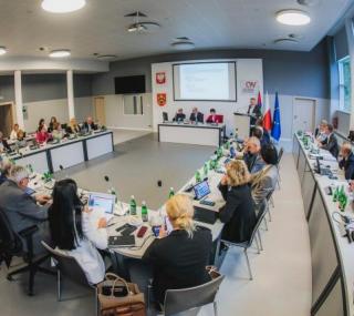 na screenie: sesja Rady Miasta Ostrowa Wielkopolskiego