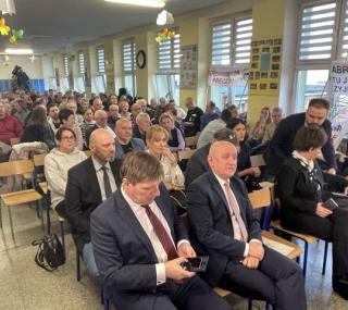 na fot.: spotkanie z mieszkańcami osiedla, na którym inwestor chciałby wybudować krematorium