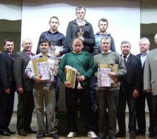 Najlepsi w XV Mistrzostwach Kibiców Sportowych Województwa Wielkopolskiego wraz z zaproszonymi gośćmi.