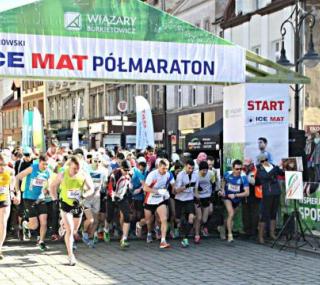 Start do II ICE MAT Półmaratonu Ostrowskiego