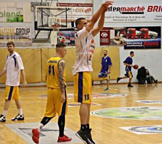 Mateusz Zębski (z prawej) został bohaterem ostatniej akcji dogrywki meczu w Krośnie.