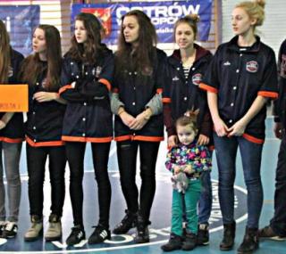 Drużyna UKS Basket Ostrów