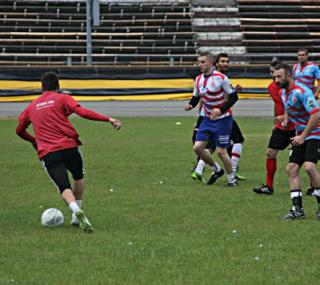 na fot.: Piłkarze pokonali szczypiornistów 8:0.